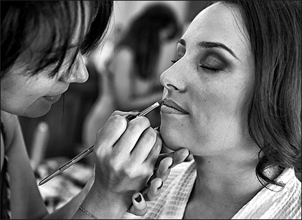 Photo de la prépration et du maquillage de la mariée